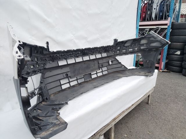 bontott VW CRAFTER Első Lökhárító (Üresen)