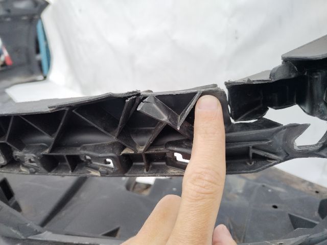 bontott VW CRAFTER Első Lökhárító (Üresen)