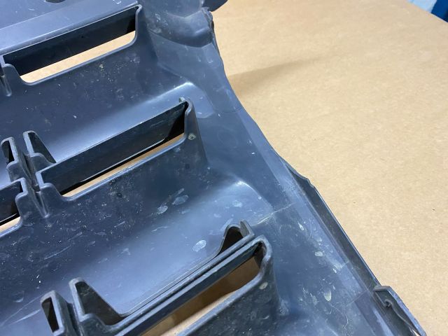 bontott VW CRAFTER Hűtőrács