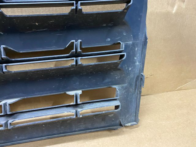 bontott VW CRAFTER Hűtőrács