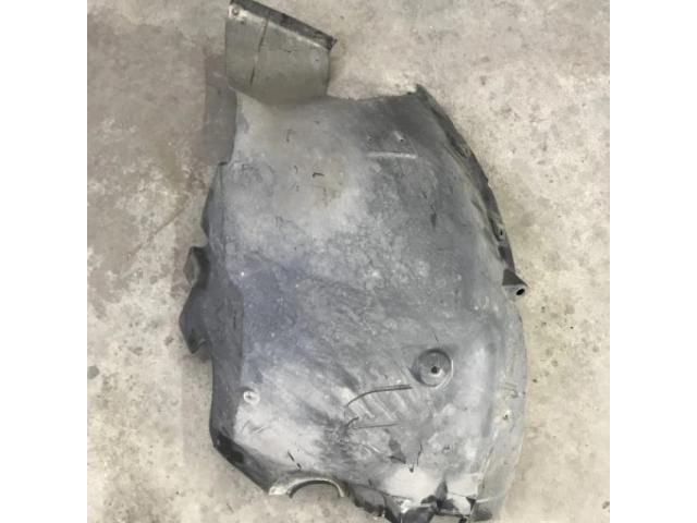 bontott VW CRAFTER Jobb első Dobbetét (Kerékjárati, Műanyag)