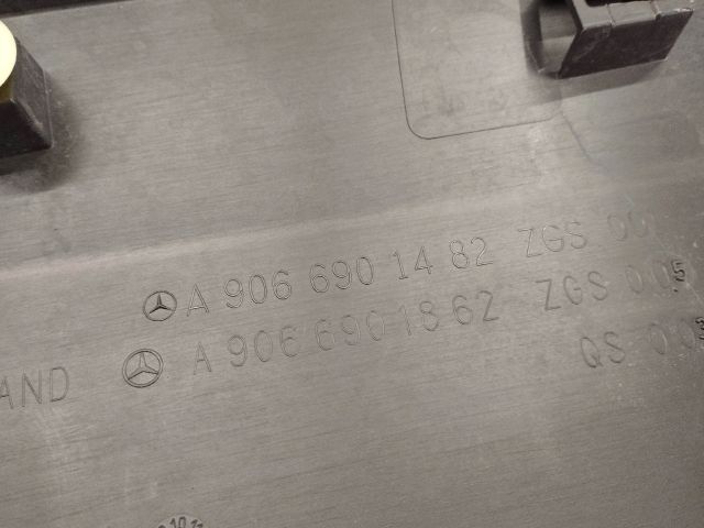 bontott VW CRAFTER Jobb hátsó Sárvédő Díszléc