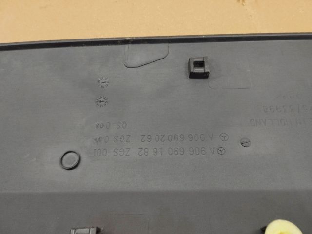 bontott VW CRAFTER Jobb hátsó Sárvédő Díszléc