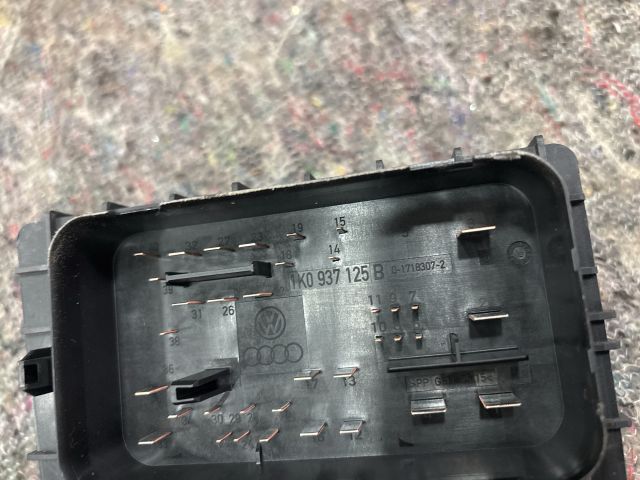 bontott VW EOS Biztosítéktábla Motortér