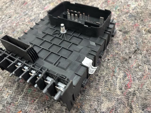 bontott VW EOS Biztosítéktábla Motortér