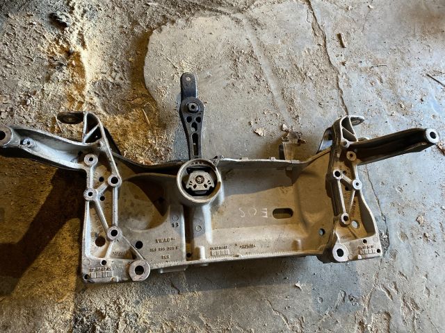 bontott VW EOS Első Bölcső