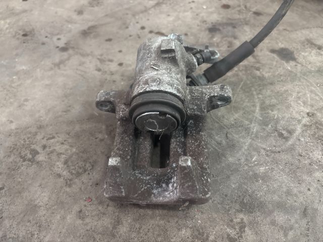 bontott VW EOS Jobb hátsó Féknyereg Munkahengerrel