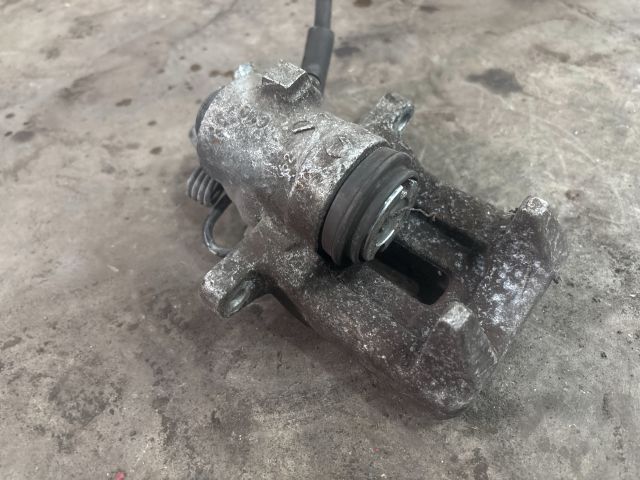 bontott VW EOS Jobb hátsó Féknyereg Munkahengerrel