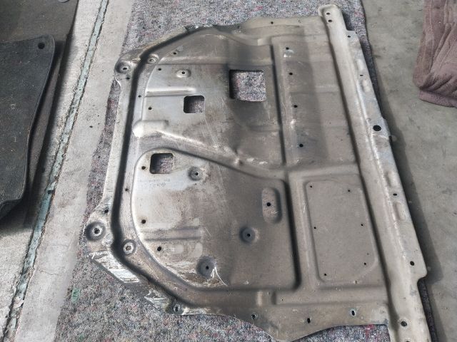 bontott VW EOS Alsó Motorburkolat