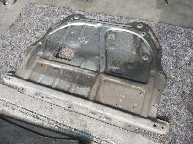 bontott VW EOS Alsó Motorburkolat