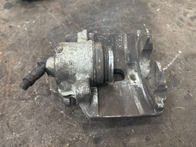 bontott VW EOS Bal első Féknyereg Munkahengerrel