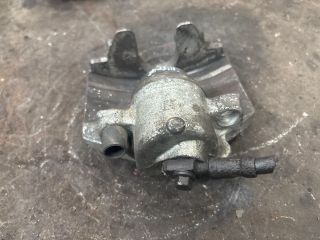 bontott VW EOS Bal első Féknyereg Munkahengerrel