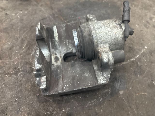 bontott VW EOS Bal első Féknyereg Munkahengerrel