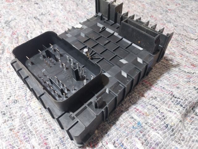 bontott VW EOS Biztosítéktábla Motortér