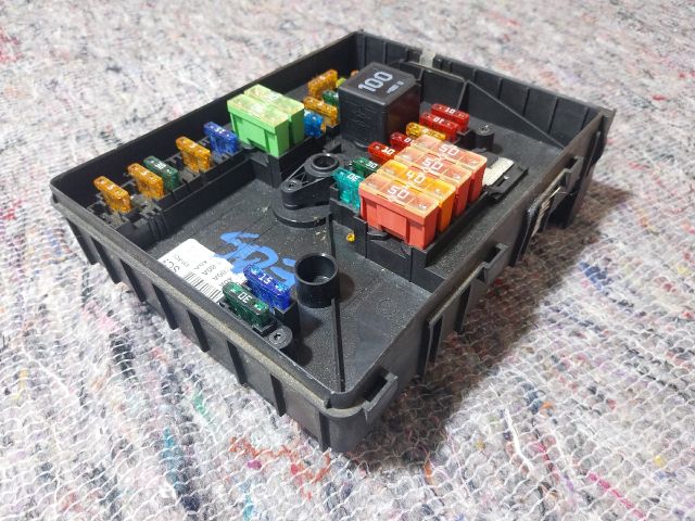 bontott VW EOS Biztosítéktábla Motortér