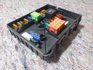 bontott VW EOS Biztosítéktábla Motortér