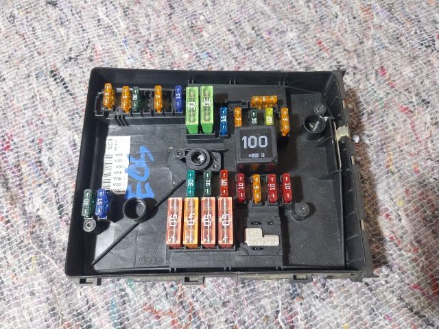 bontott VW EOS Biztosítéktábla Motortér