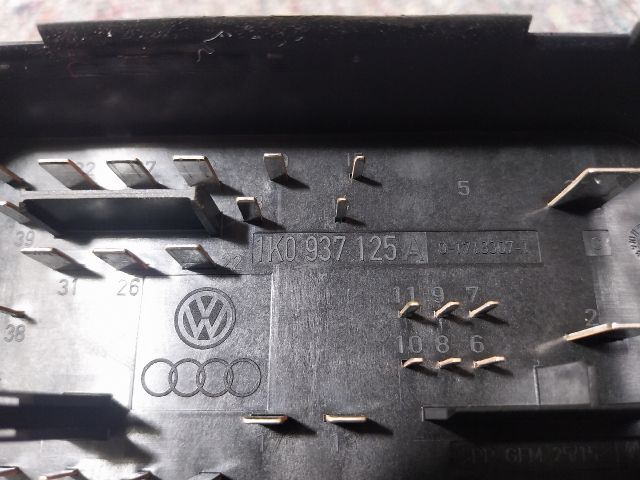 bontott VW EOS Biztosítéktábla Motortér