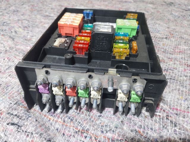 bontott VW EOS Biztosítéktábla Motortér