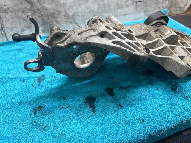 bontott VW EOS Generátor Tartó Bak