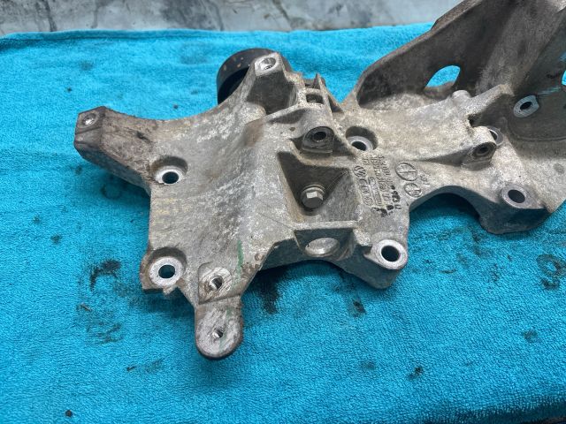 bontott VW EOS Generátor Tartó Bak