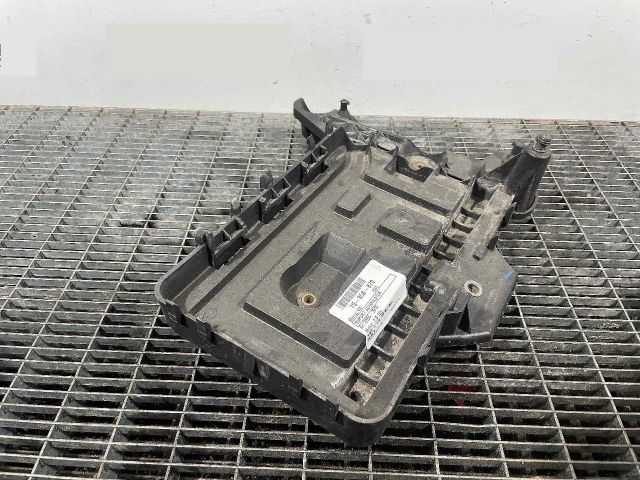 bontott VW EOS Akkumulátor Tartó