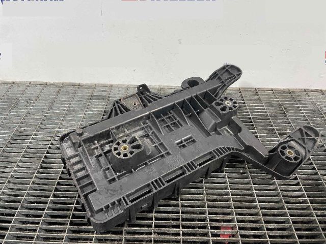 bontott VW EOS Akkumulátor Tartó