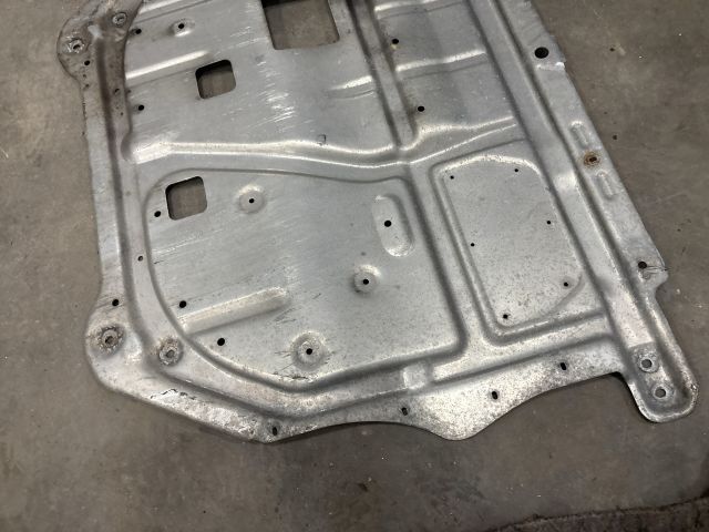 bontott VW EOS Alsó Motorburkolat