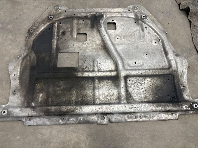 bontott VW EOS Alsó Motorburkolat