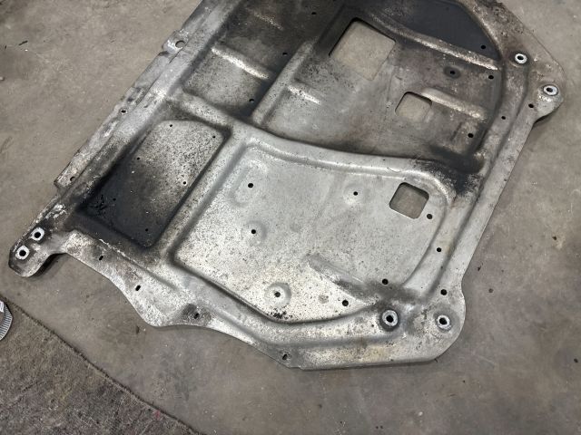 bontott VW EOS Alsó Motorburkolat