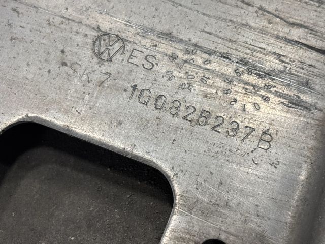 bontott VW EOS Alsó Motorburkolat