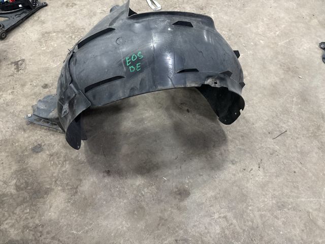 bontott VW EOS Bal első Első Dobbetét (Kerékjárati, Műanyag)