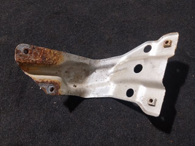 bontott VW EOS Bal Sárvédő Oldaltartó