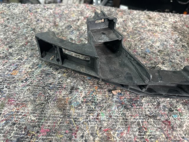 bontott VW EOS Bal Sárvédő Oldaltartó