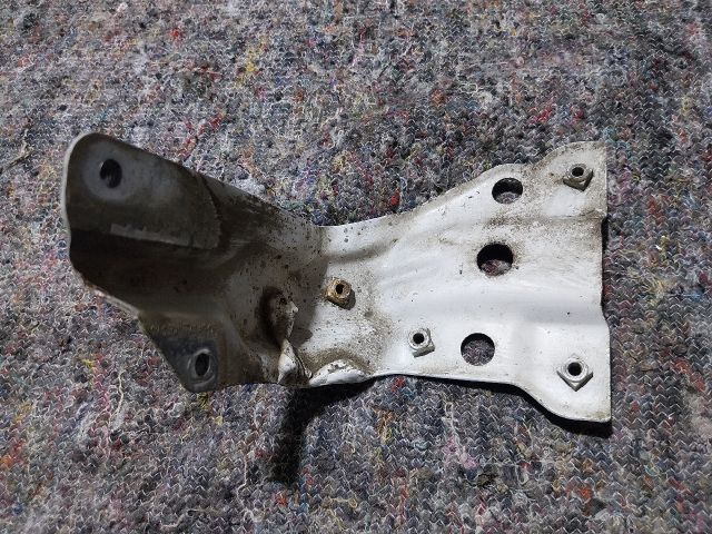 bontott VW EOS Bal Sárvédő Oldaltartó