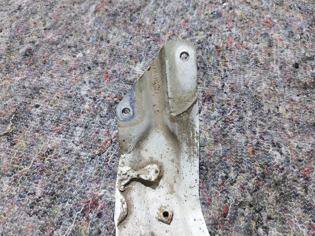 bontott VW EOS Bal Sárvédő Oldaltartó