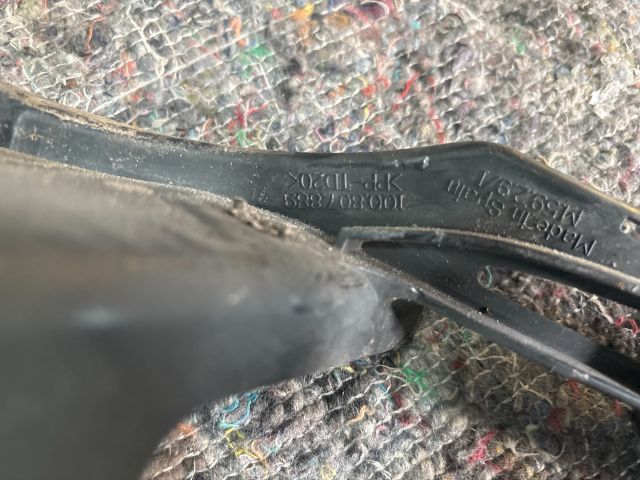 bontott VW EOS Bal Sárvédő Oldaltartó