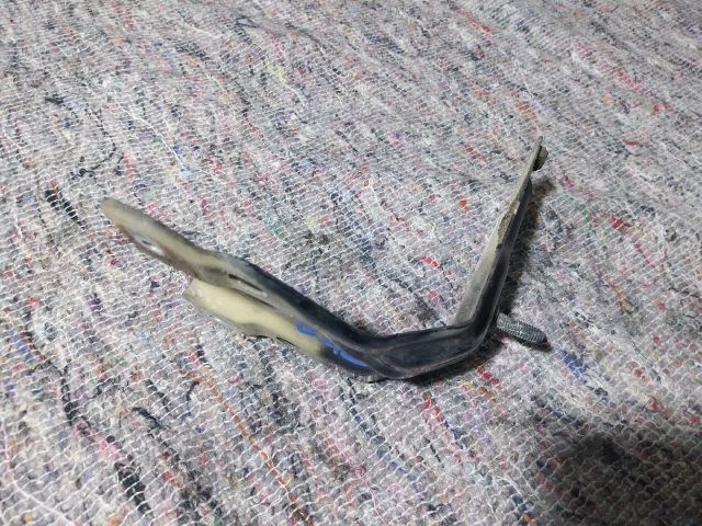 bontott VW EOS Bal Sárvédő Oldaltartó