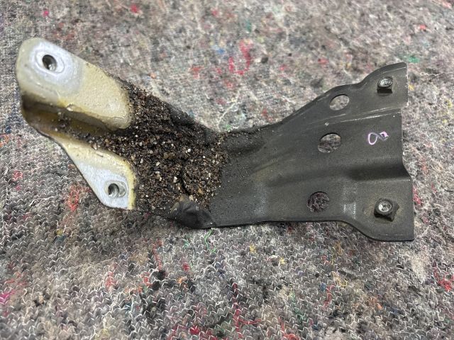 bontott VW EOS Bal Sárvédő Oldaltartó