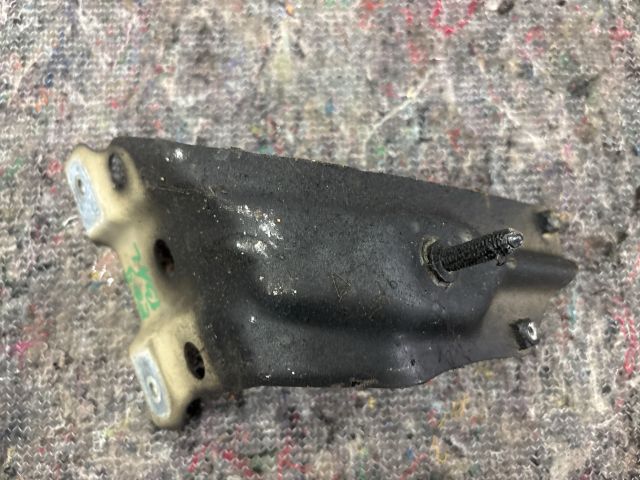 bontott VW EOS Bal Sárvédő Oldaltartó