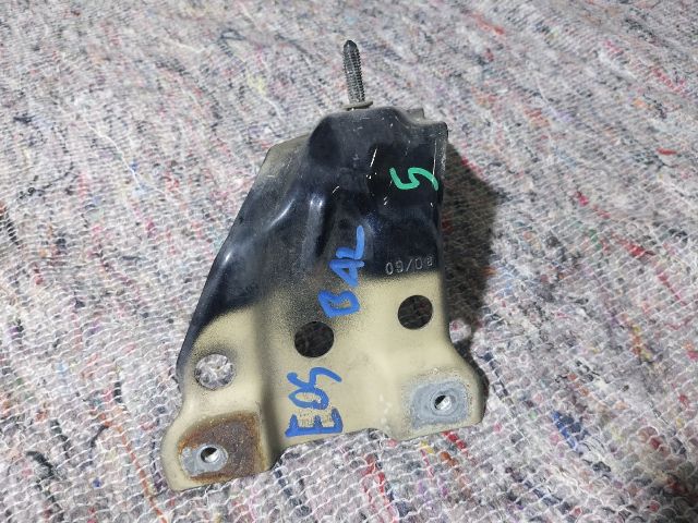 bontott VW EOS Bal Sárvédő Oldaltartó