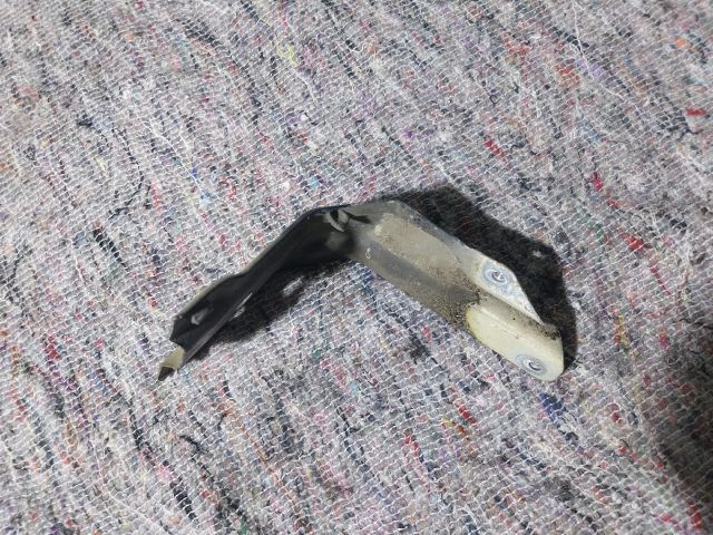 bontott VW EOS Bal Sárvédő Oldaltartó