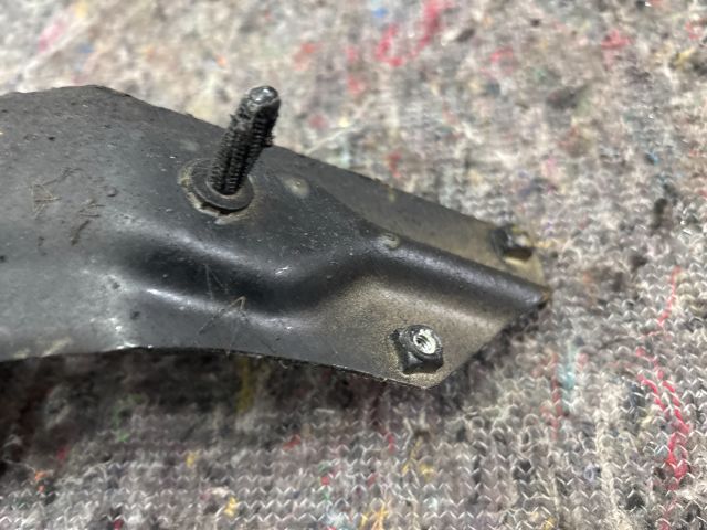 bontott VW EOS Bal Sárvédő Oldaltartó