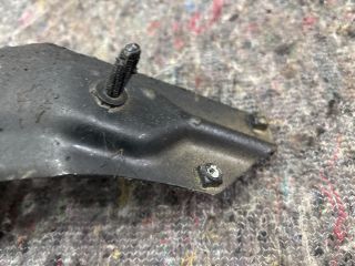 bontott VW EOS Bal Sárvédő Oldaltartó