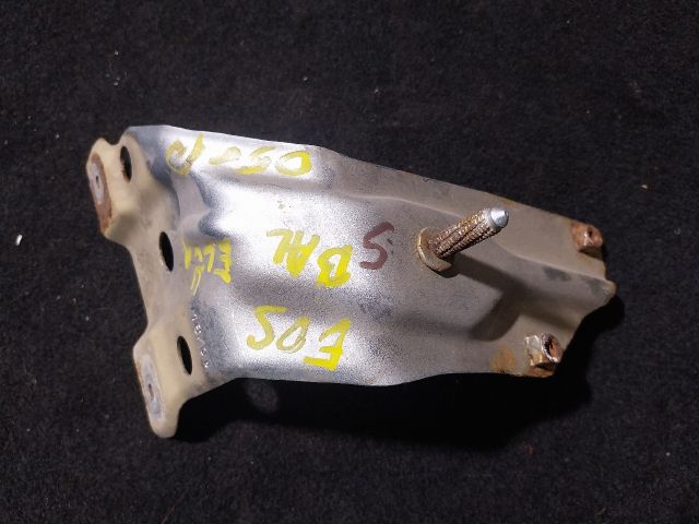 bontott VW EOS Bal Sárvédő Oldaltartó