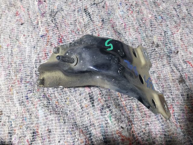 bontott VW EOS Bal Sárvédő Oldaltartó