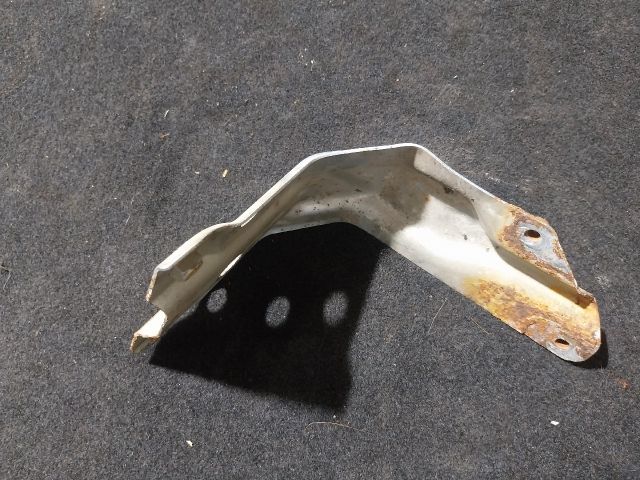 bontott VW EOS Bal Sárvédő Oldaltartó