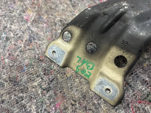 bontott VW EOS Bal Sárvédő Oldaltartó