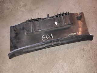 bontott VW EOS Csomagtérajtó Burkolat Alsó