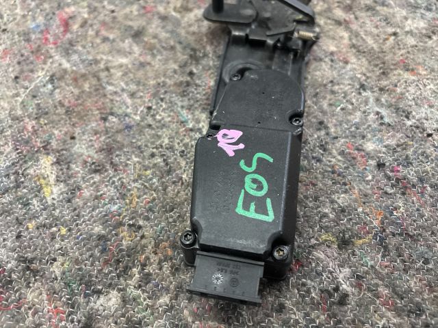 bontott VW EOS Csomagtérajtó Motor Elektronika